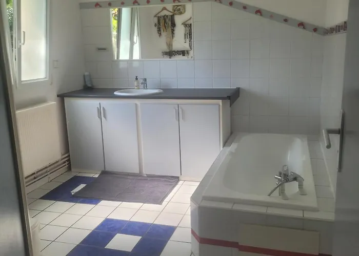 House With Garden, 4 Bedrooms * Commercy